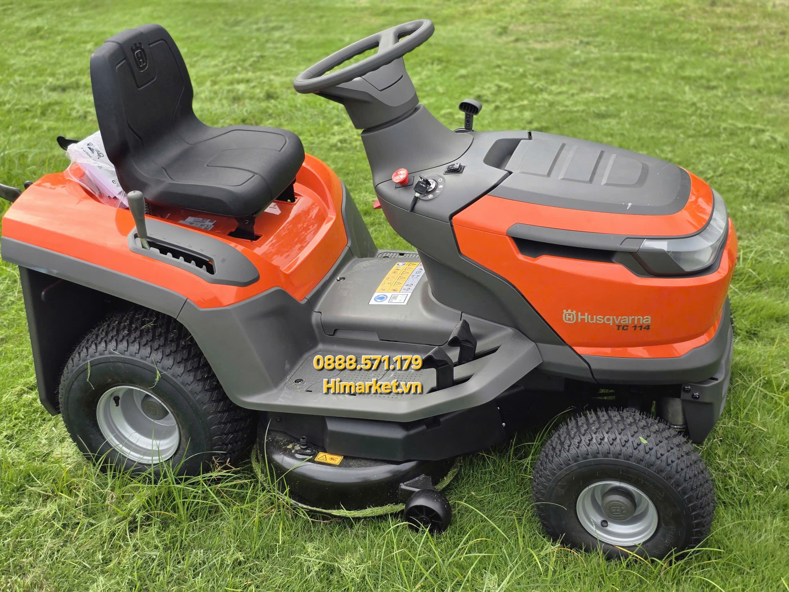 Mặt trước máy cắt cỏ Husqvarna TC114