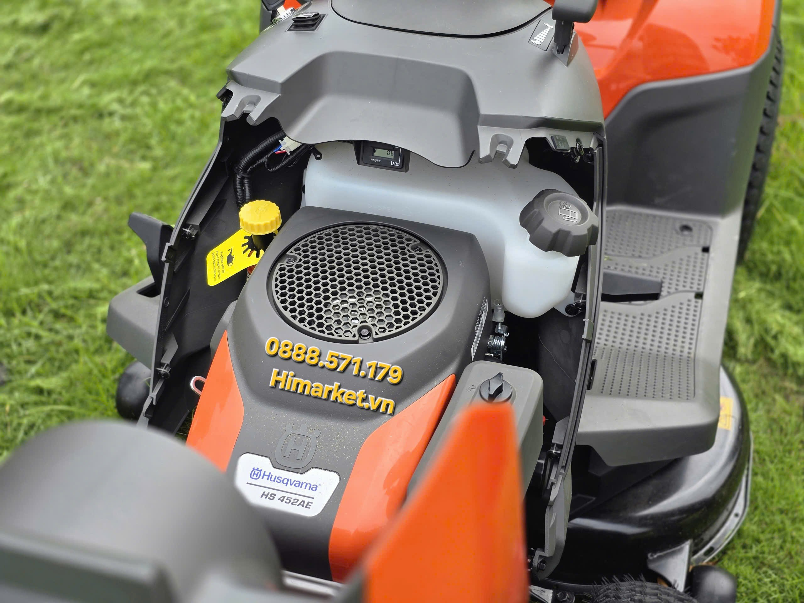 Thùng gom cỏ lớn của máy cắt cỏ Husqvarna TC114