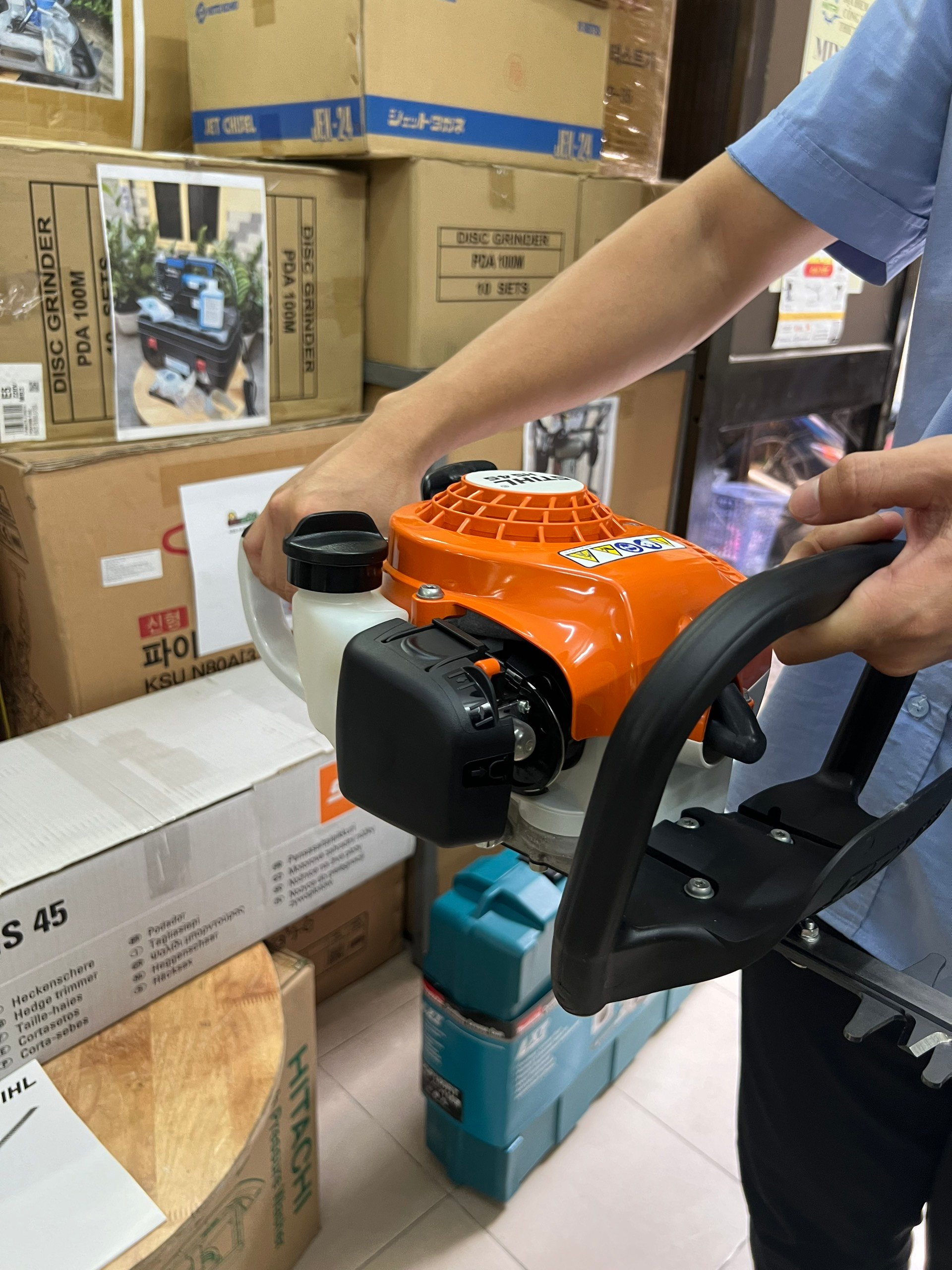 Chi tiết động cơ của máy cắt tỉa hàng rào Stihl HS45