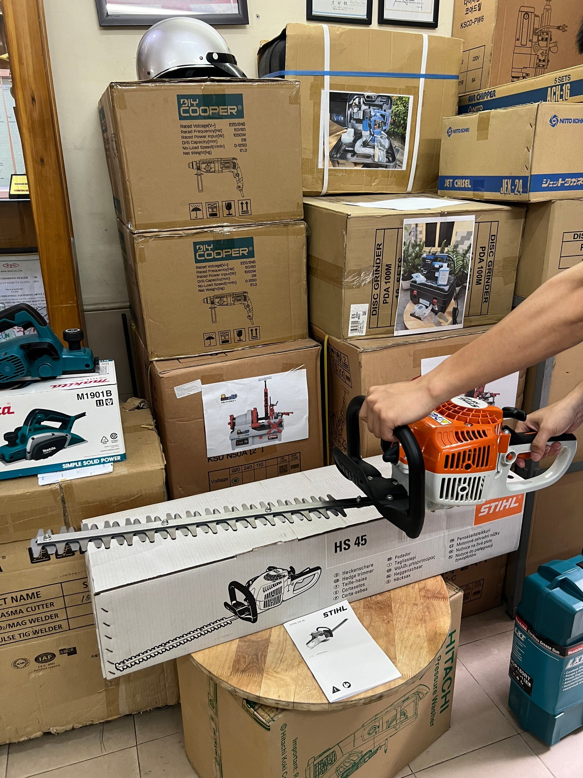 Máy cắt tỉa hàng rào Stihl HS45 tổng quan
