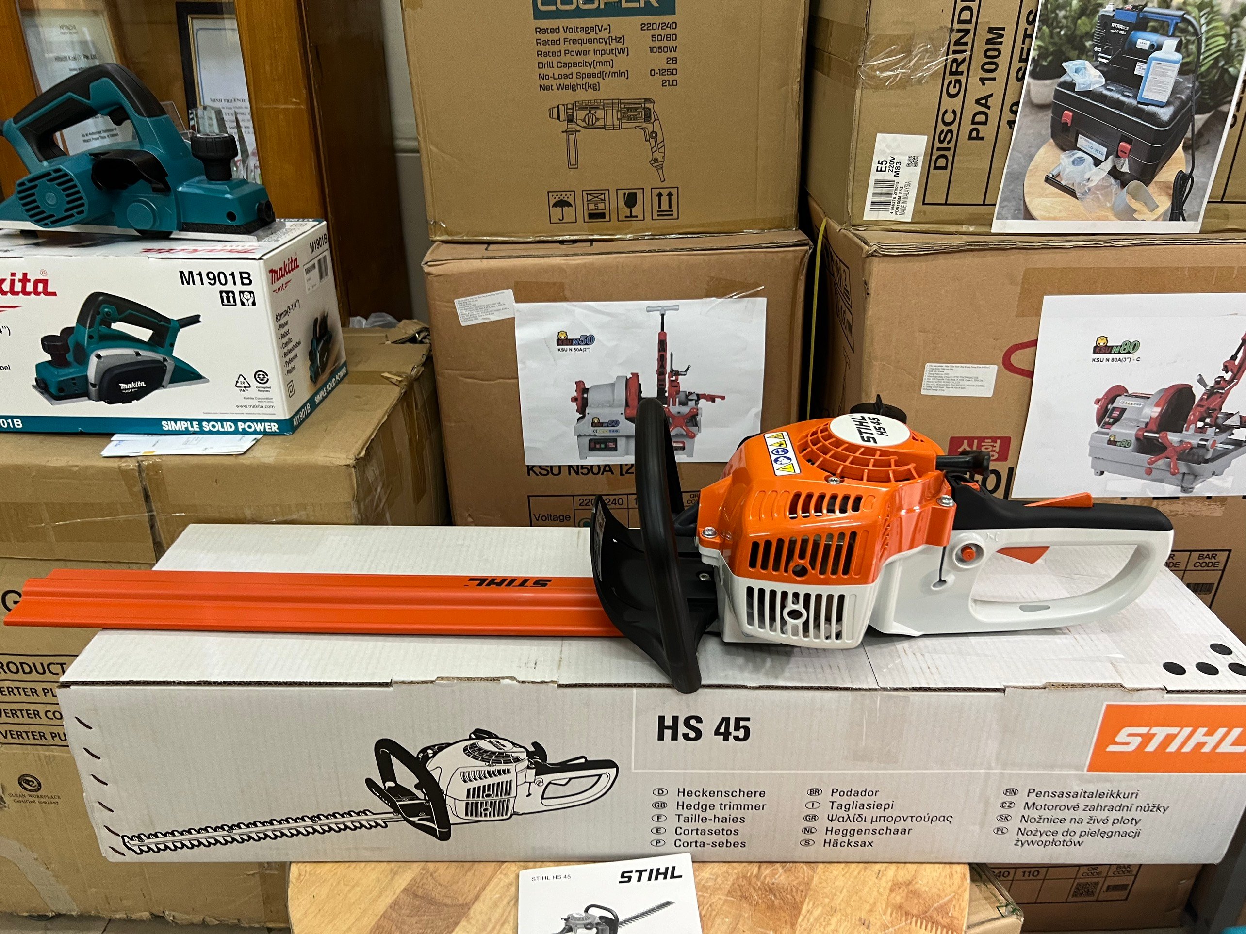 Stihl HS45 với lưỡi cắt sắc bén