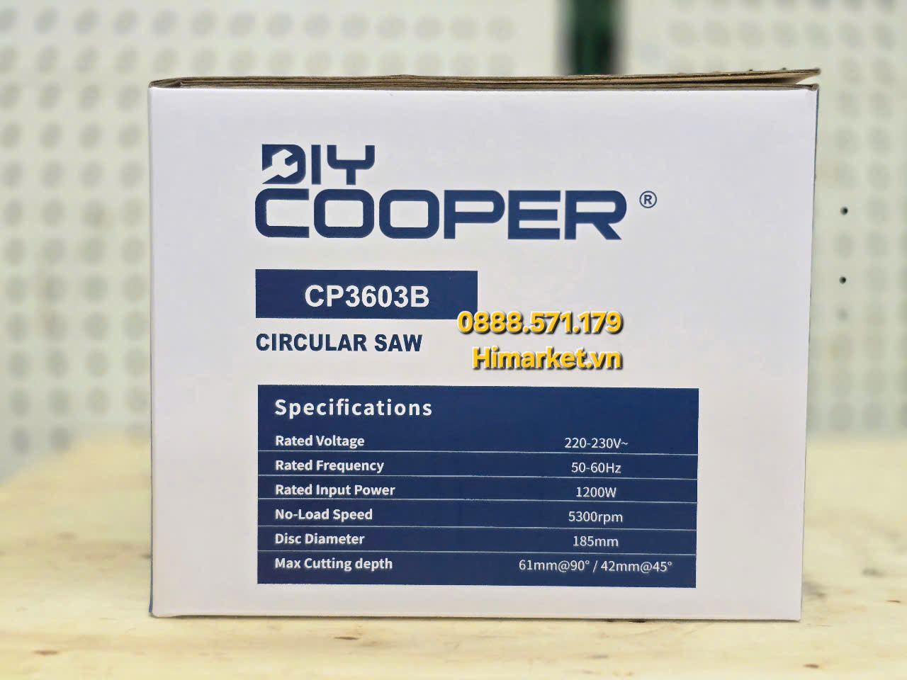 Tay cầm và nút điều khiển của máy cưa Cooper CP3603B