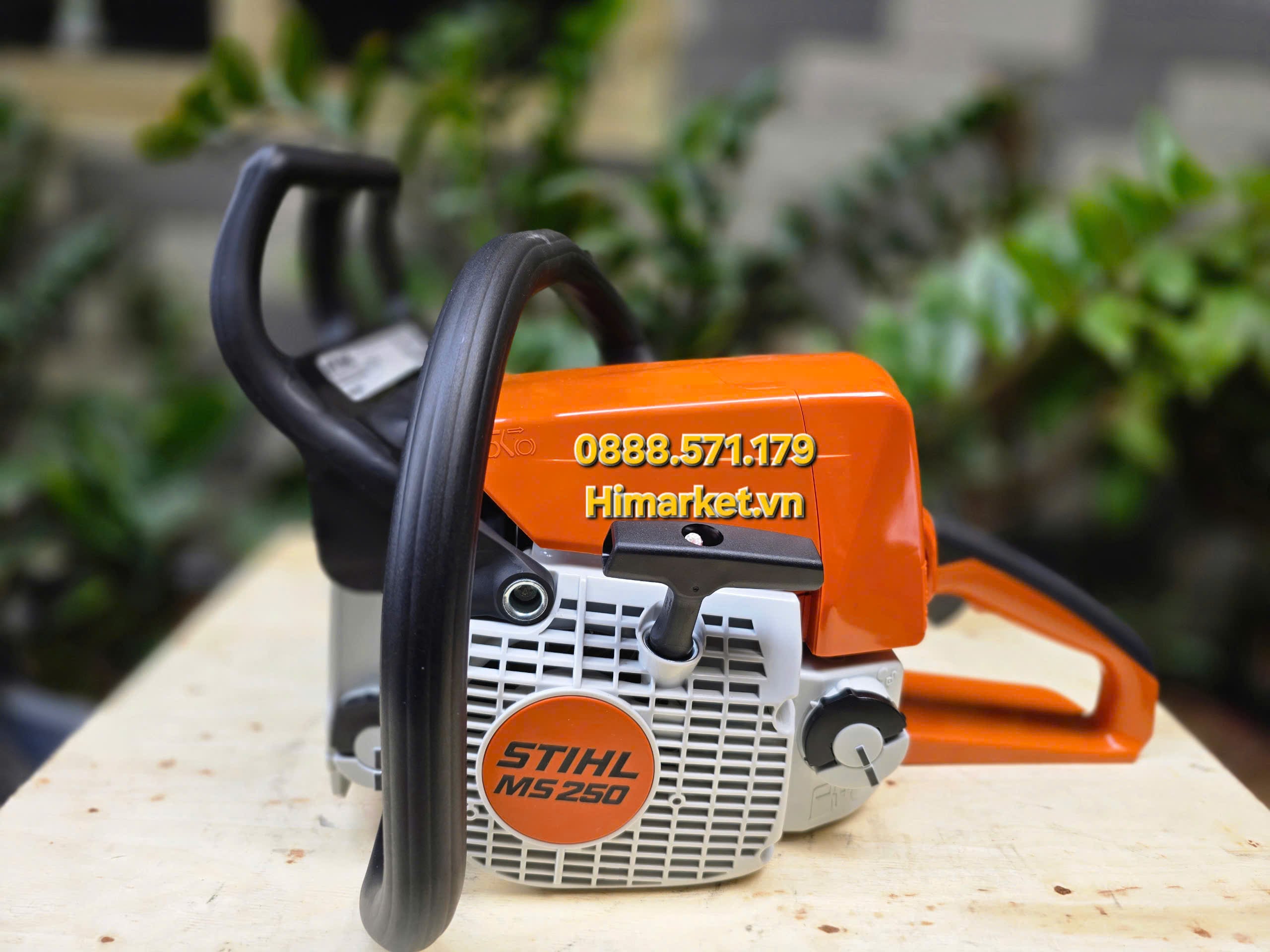 Mặt bên máy cưa xích STIHL MS-250
