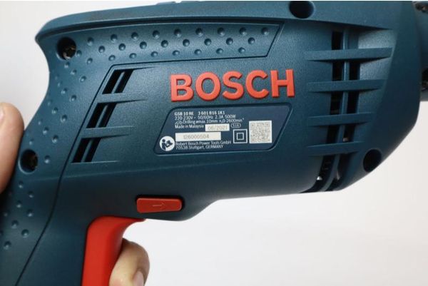 may-khoan-dong-luc-bosch-gsb-10-re-valy-nhua-mui-khoan-dau-vit
