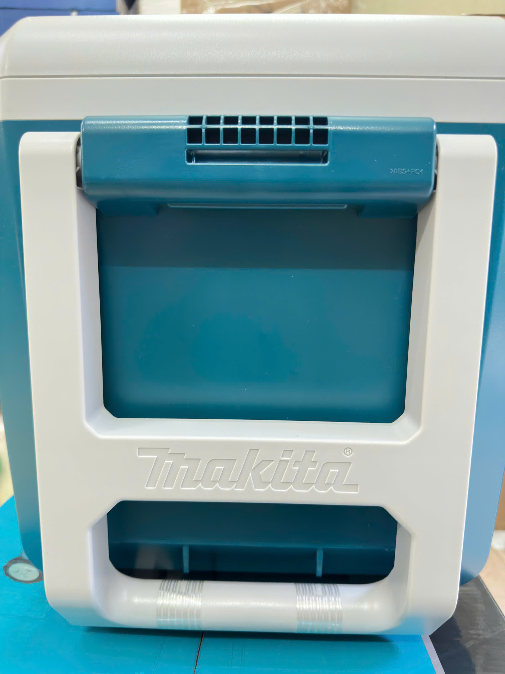 Bên hông Makita CW001GZ01