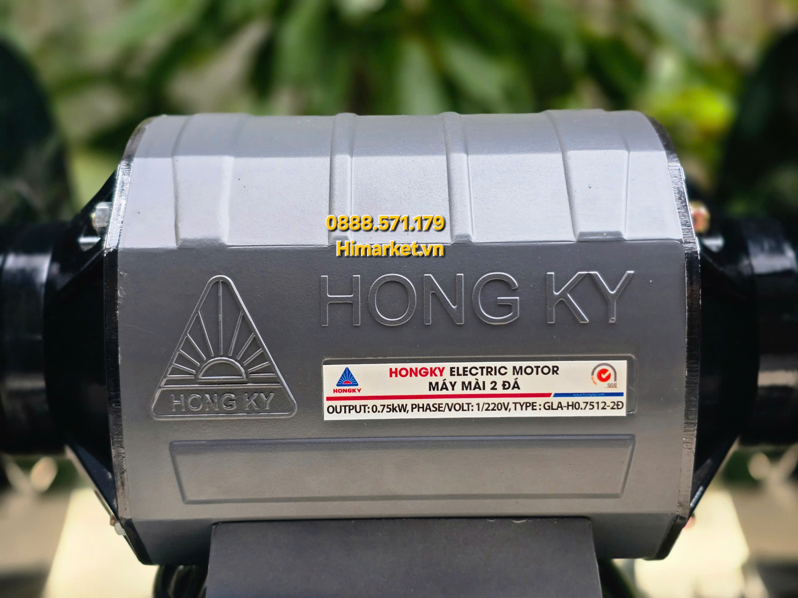 Cận cảnh động cơ và đá mài của máy Hồng Ký GLA-H0.7512-2Đ