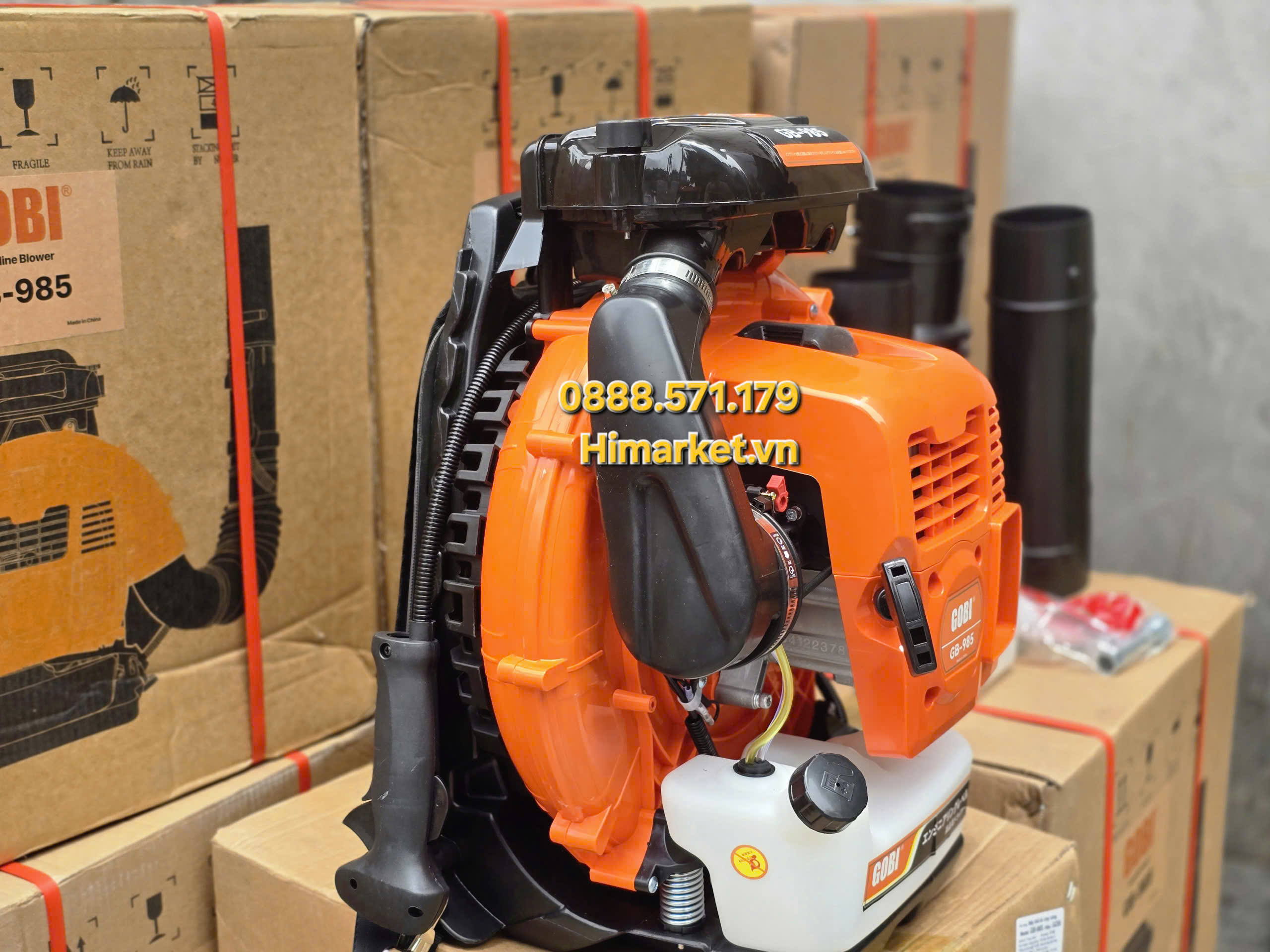 Phần động cơ và bình xăng của GOBI GB-985