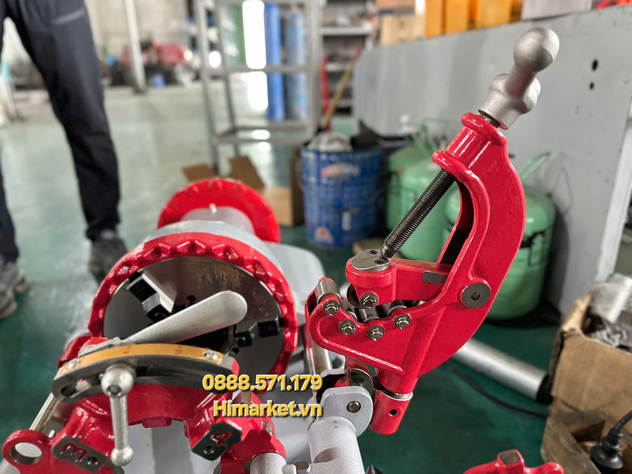 Góc nhìn khác của máy tiện ren Rex NP80A