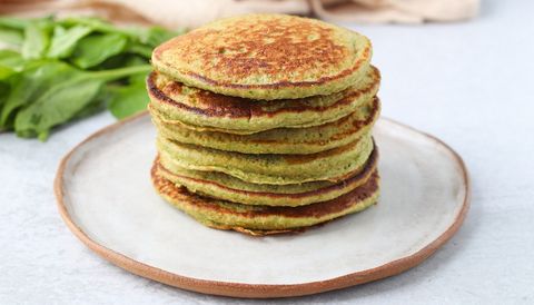 Công thức pancakes chuối cải bó xôi đơn giản lành mạnh phù hợp cho bữa sáng hoặc bữa ăn nhẹ của bạn và gia đình