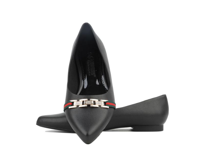 Court shoe - Đôi giày không thể thiếu trên kệ giày của những phụ nữ hiện đại