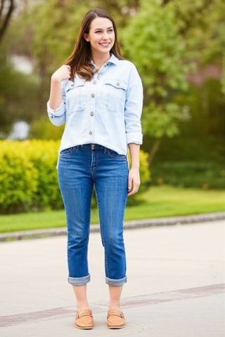 Giày lười da với quần jeans lửng
