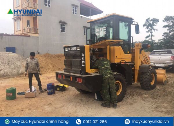 Lưu ý về quy trình bảo dưỡng máy xúc lật theo thời gian