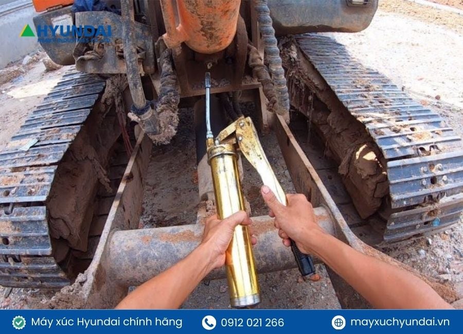 bơm mỡ máy xúc