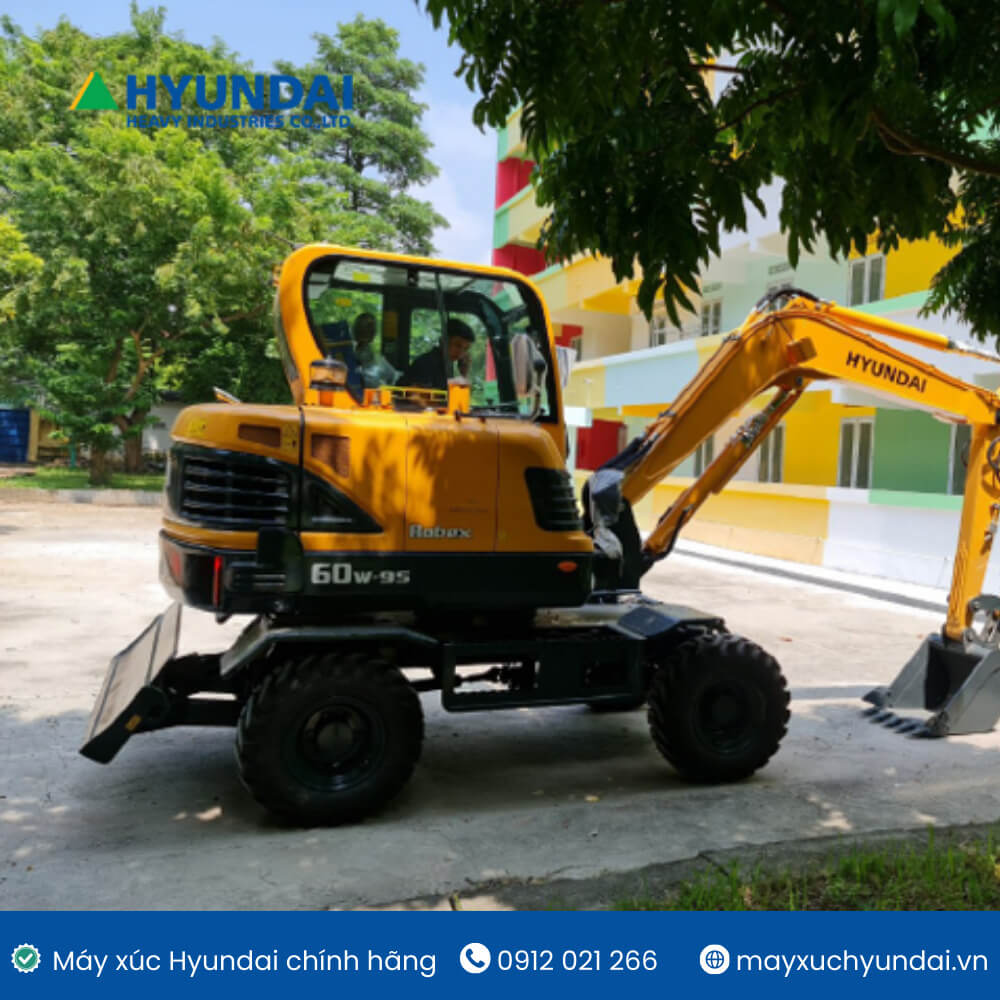 Máy xúc bánh lốp R60W-9S