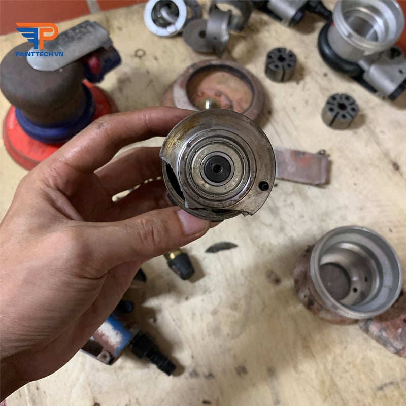 Nên sử dụng máy chà nhám hơi hay máy chà nhám điện