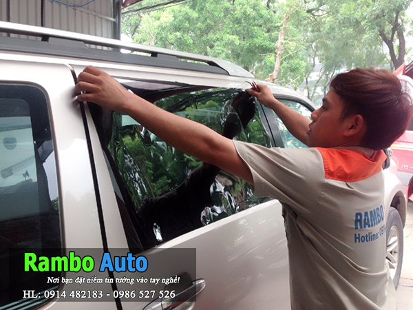 Quy trình dán phim cách nhiệt ô tô Ford