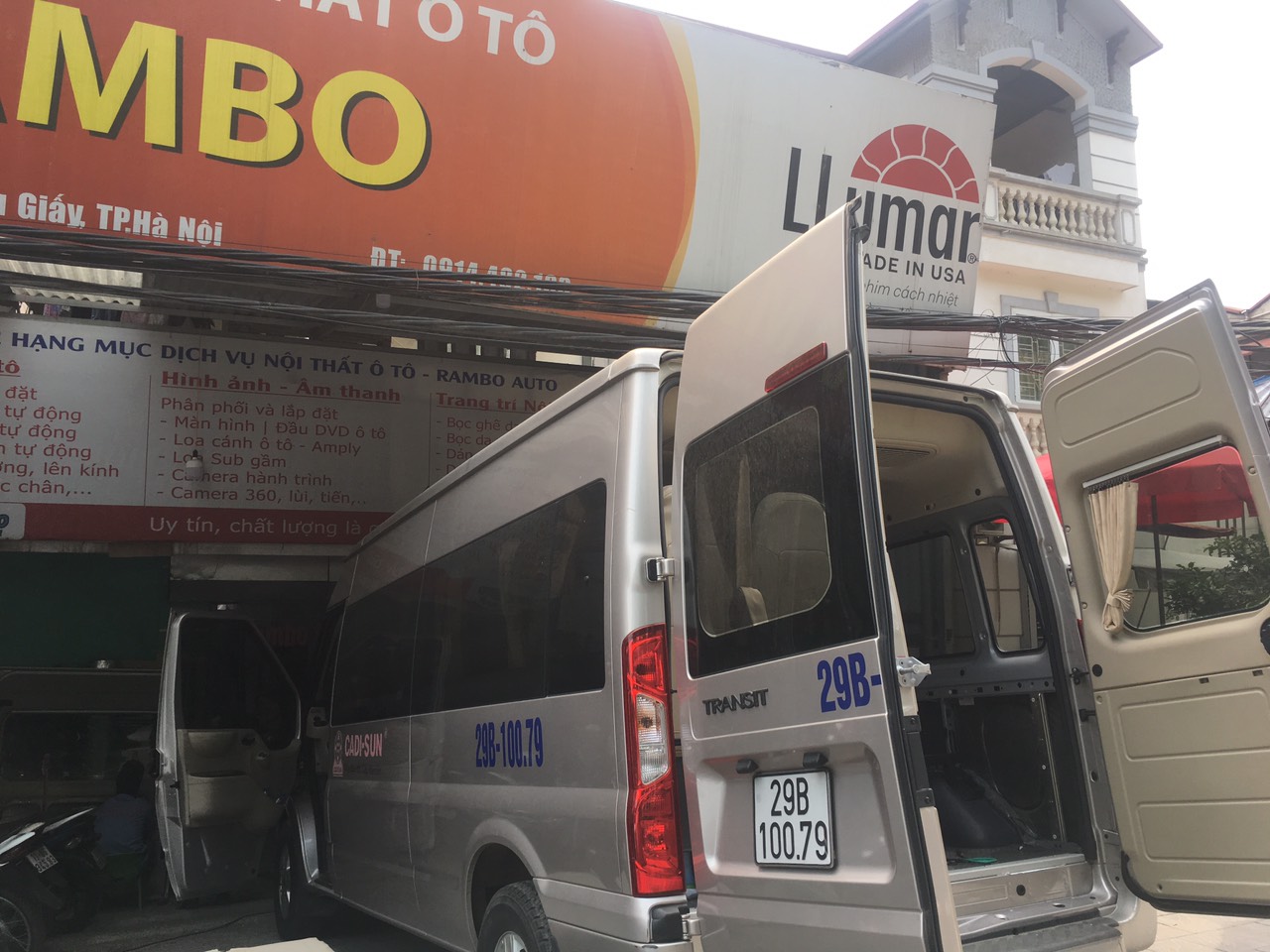 Chuyên lắp cửa tự động giấu kín xe 16 chỗ Transit uy tín chuyên nghiệp ở Hà Nội