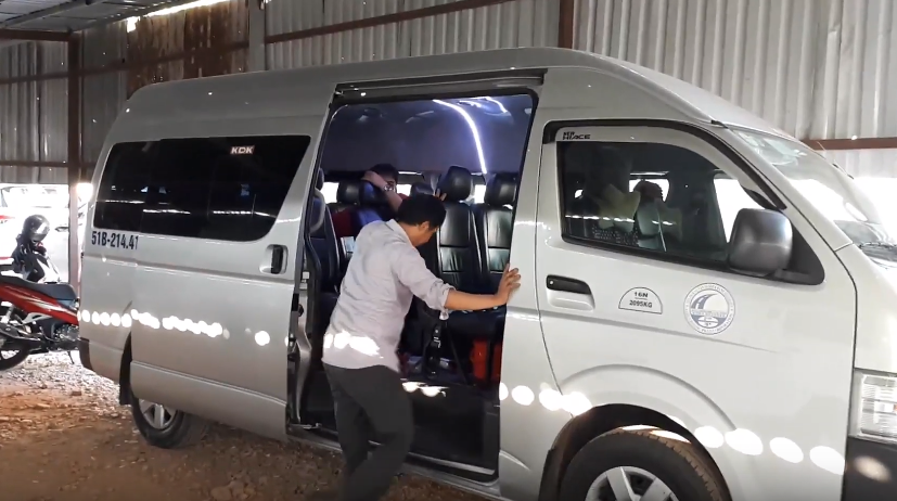 TOYOTA đầu búa lắp cửa tự động giấu kín tại HCM