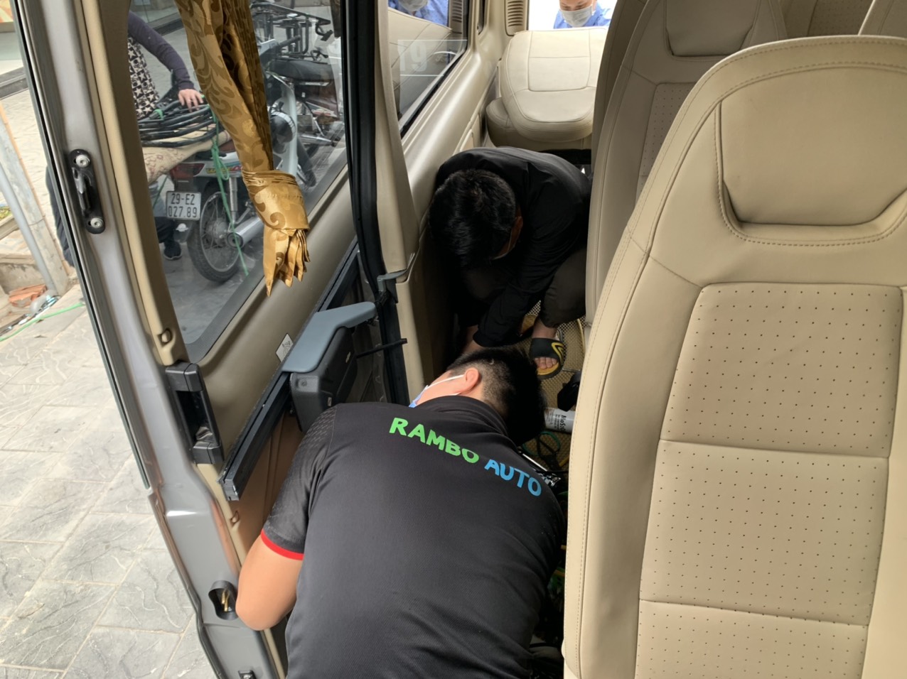 Cửa điện xe Ford Transit ( Mã Sezam Adop Nga) có những tính năng gì?