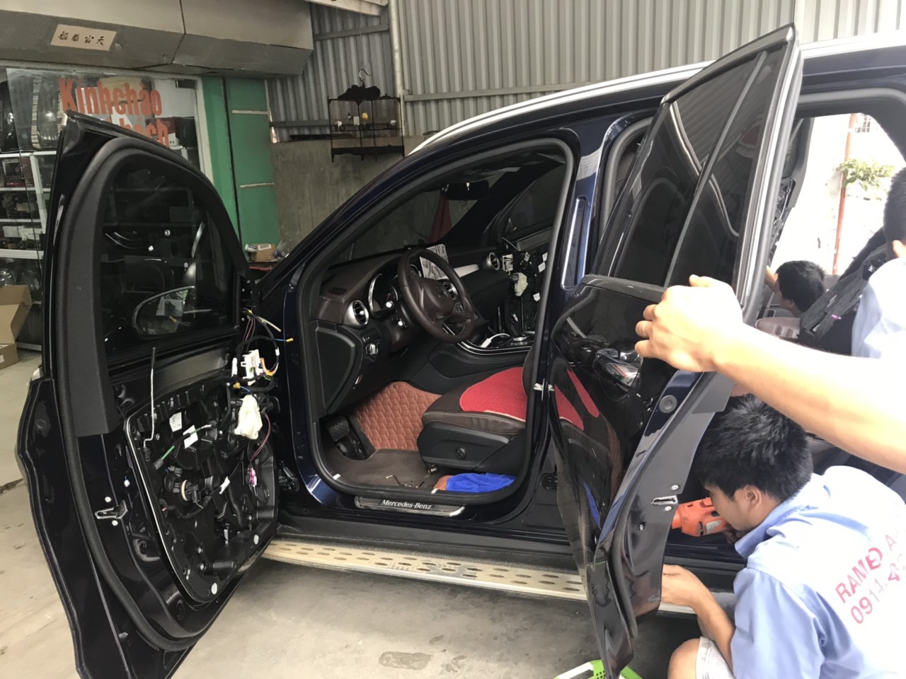 Rambo Auto - Địa chỉ chuyên làm cửa hít ô tô uy tín ở Hà Nội