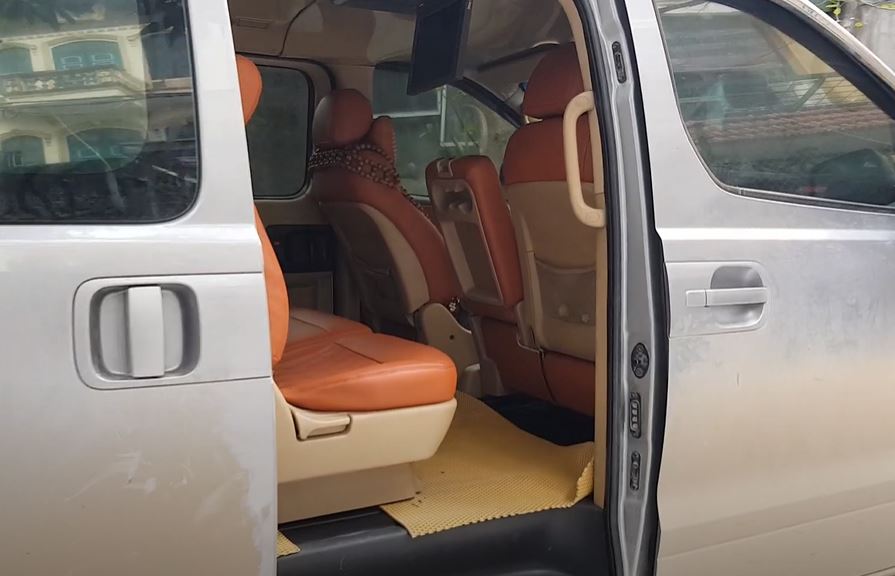 Cửa điện âm tự động ô tô Starex từ Nghệ An. Hãng sản xuất: Adop Nga