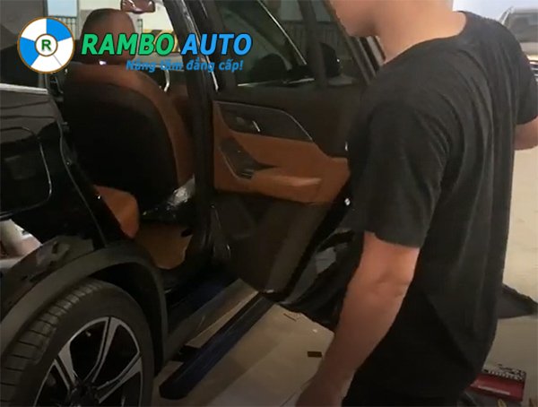 Có nên lắp bậc điện cho Vinfast Lux SA?