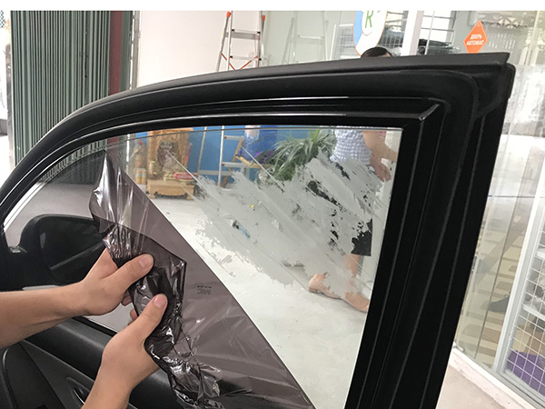 Dán phim cách nhiệt kém chất lượng: 