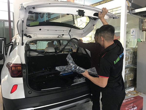 Các mở cốp điện xe Kia Seltos