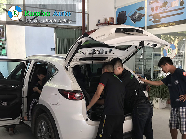 Mazda CX5 2018 độ cảm biến đá cốp và Lippo giả Mercedes