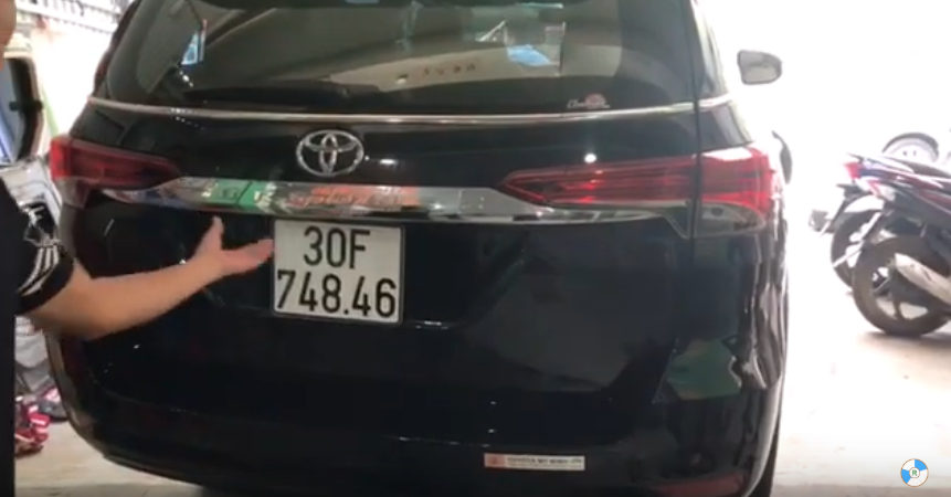 Đánh giá Toyota Fortuner 2019 đen máy xăng lắp cốp điện TH2 tại Rambo Auto