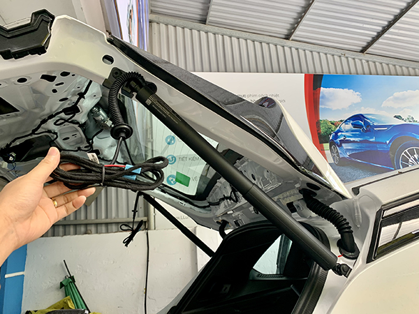 Độ đá cốp Lux Sa tại Hà Nội. Cốp điện Vinfast Lux Sa hoạt động như thế nào?