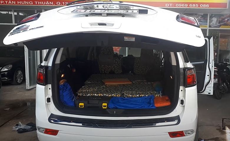 Trailblazer nâng cấp cốp điện & màn hình Oled C2 tại TP.HCM