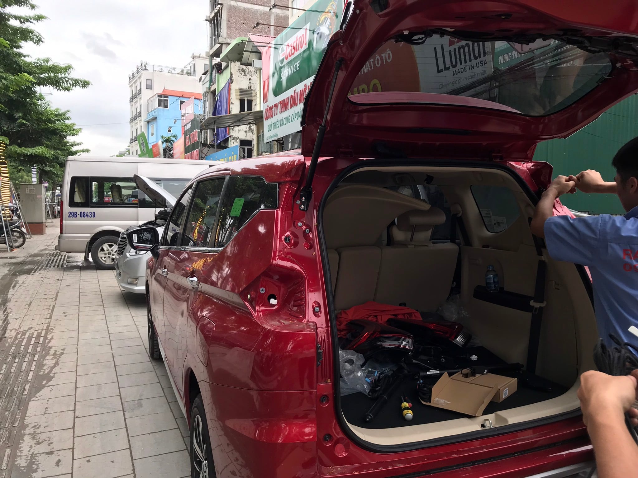 Đánh giá Xpander AT và MT độ đồ chơi cốp điện tại Rambo