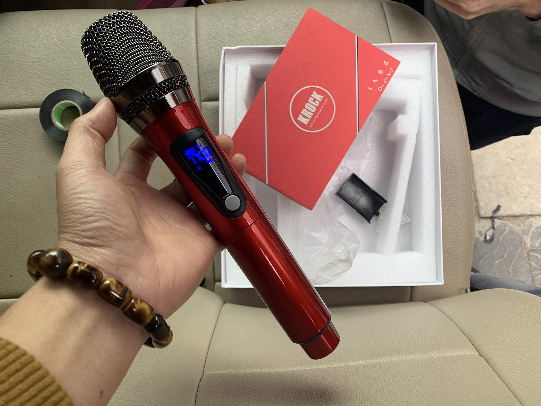 Test thực tế mic hát karaoke trên ô tô 16 chỗ Transit