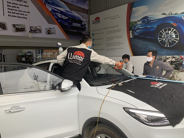 Có nên dán phim cách nhiệt oto giá rẻ?