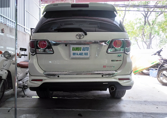 Đánh giá Fortuner máy dầu và máy xăng lắp cốp điện tại Rambo Auto