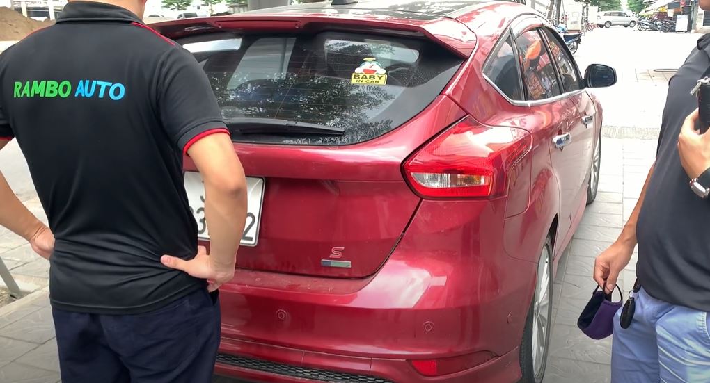 Độ đá cốp Ford Focus