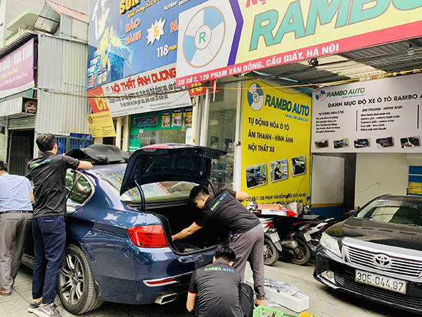 Hướng dẫn đá cốp ô tô đúng cách tại Rambo 
