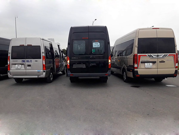 So sánh xe Gaz 17 chỗ với Ford Transit và Hyundai Soalti 16 chỗ có gì khác nhau?