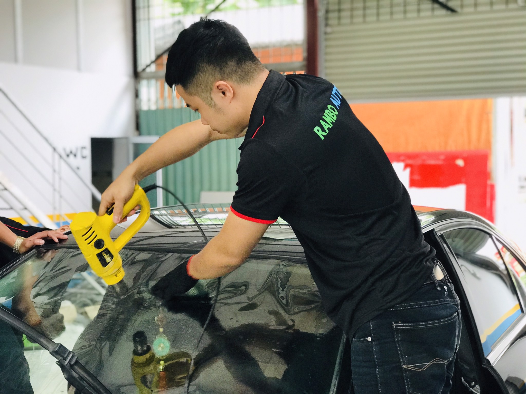 Dán kính LLumar - Báo giá các gói dành cho xe 4,5 chỗ