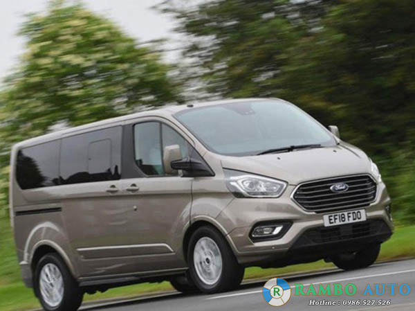 Thử nghiệm cửa tự động Ford Tourneo trên địa hình dốc