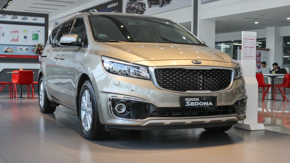 Tổng hợp đồ chơi nội thất theo xe Kia Sedona 2018 cần thiết