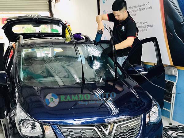 Dán kính chống nóng xe Vinfas loại nào tốt nhất?