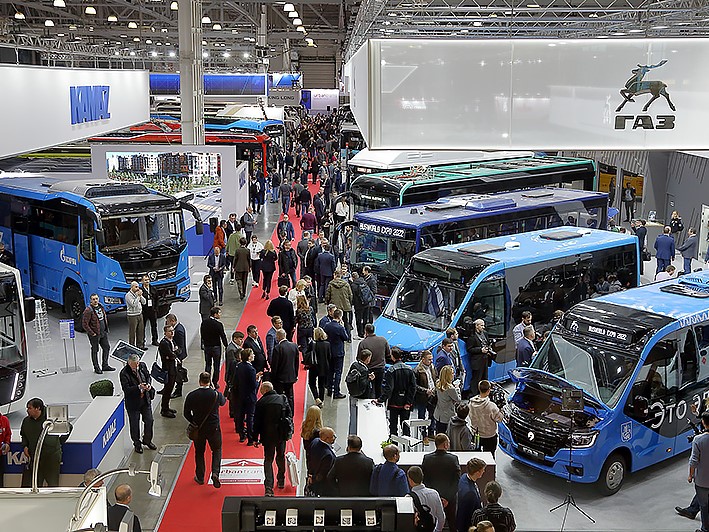 Cửa tự động xe 16 chỗ Ador tại triển lãm quốc tế Maxcova 2022