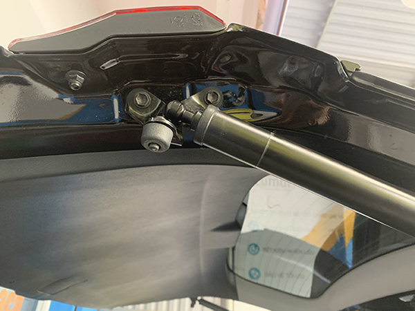 Ty nâng cốp điện loại nào tốt? giá bao nhiêu?