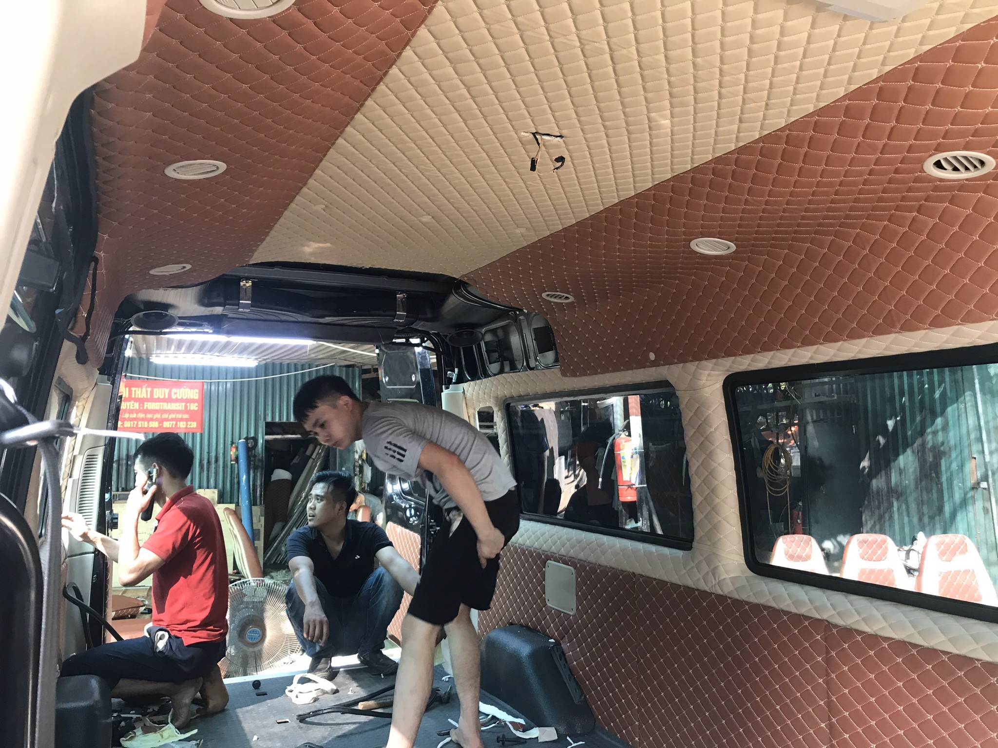 Xe Ford Transit 2022 nên lắp đồ chơi phụ kiện gì?