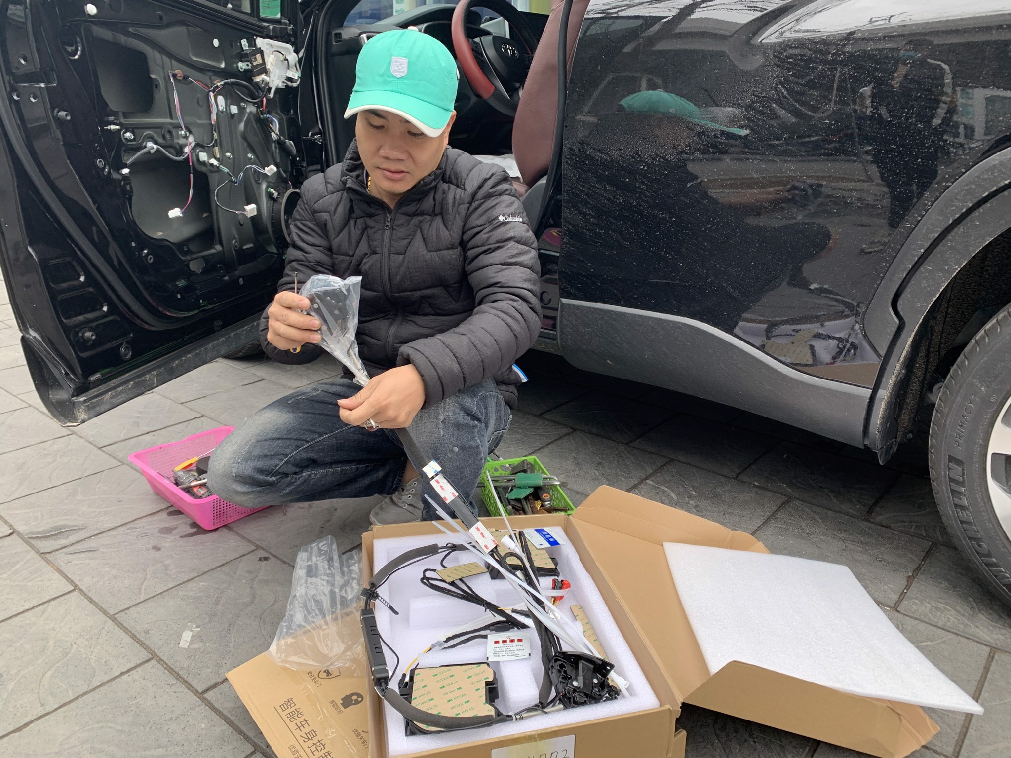 6 LÝ DO NÊN LẮP CỬA HÍT CHO TOYOTA CROSS NGAY!