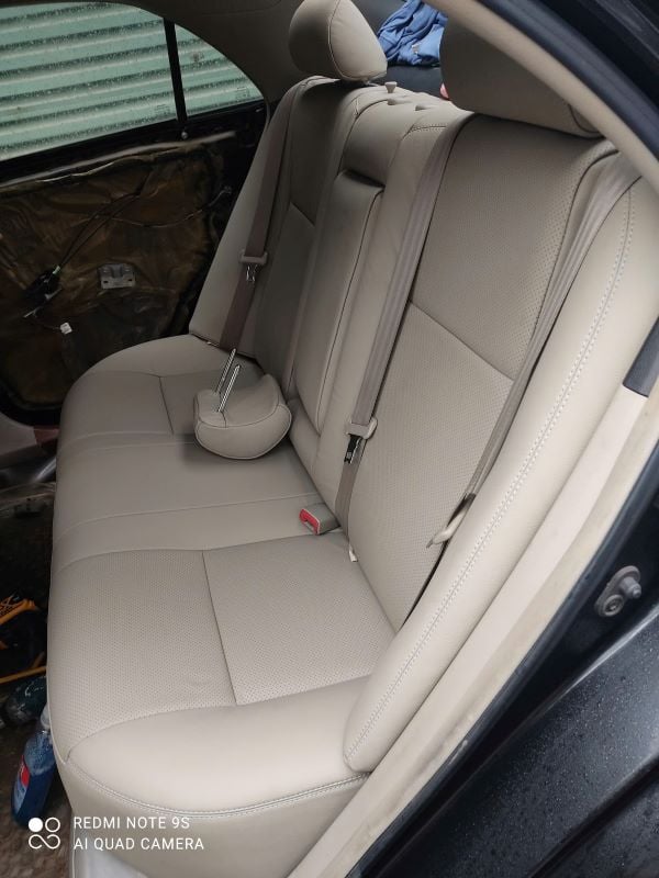 Altis bọc ghế da