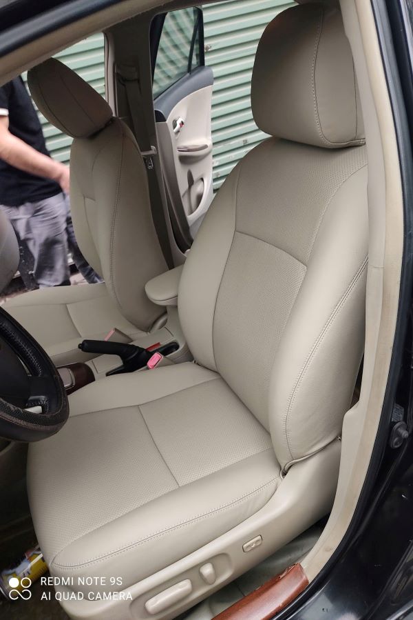 Altis bọc ghế da