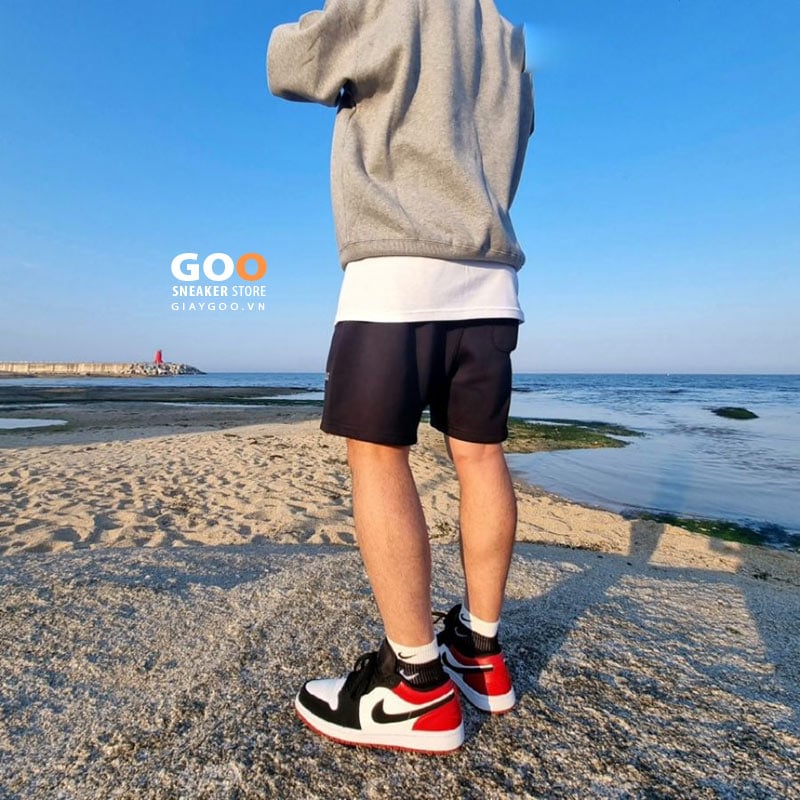 Air Jordan 1 Low Black Toe outfit nam